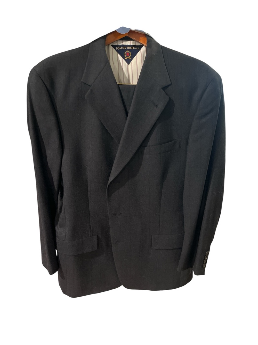 Tommy Hilfiger Men's Black Single-Breasted Suit 44 Regular 
Waist 35/36